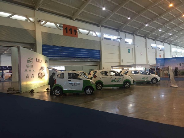 左中右电动车—2016昆明节能环保和新能源博览会