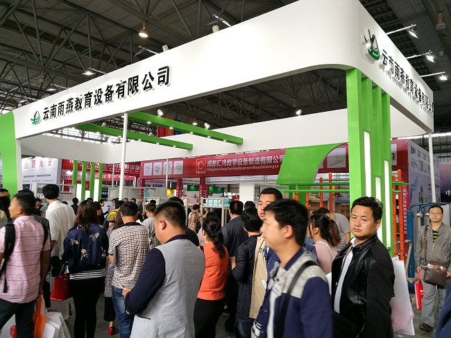 云南教育装备展-雨燕教育设备公司展台设计搭建